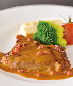 牛肉のグリル ピンクペッパー風味
